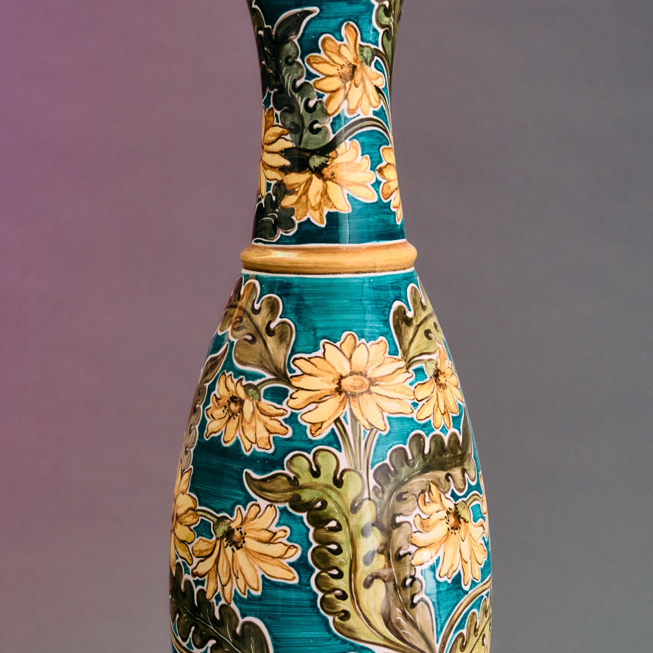 Vaso con colonna sagomata