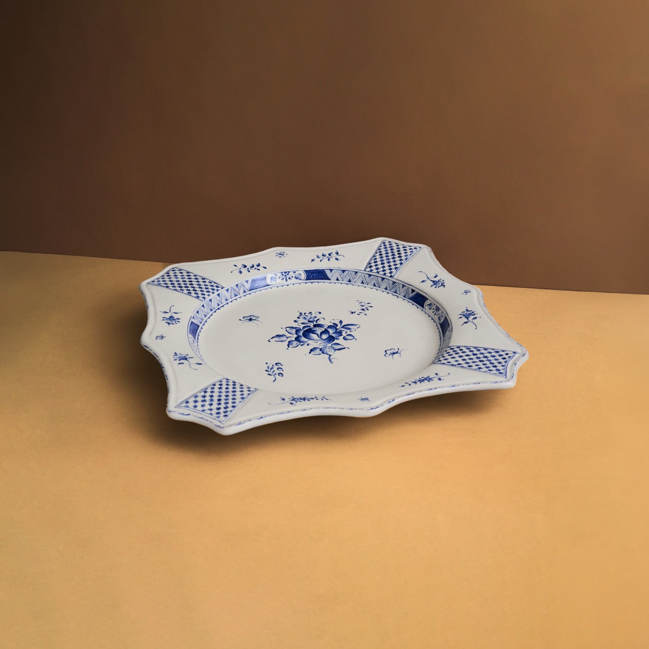 Piatto decorativo quadrato a coda di rondine